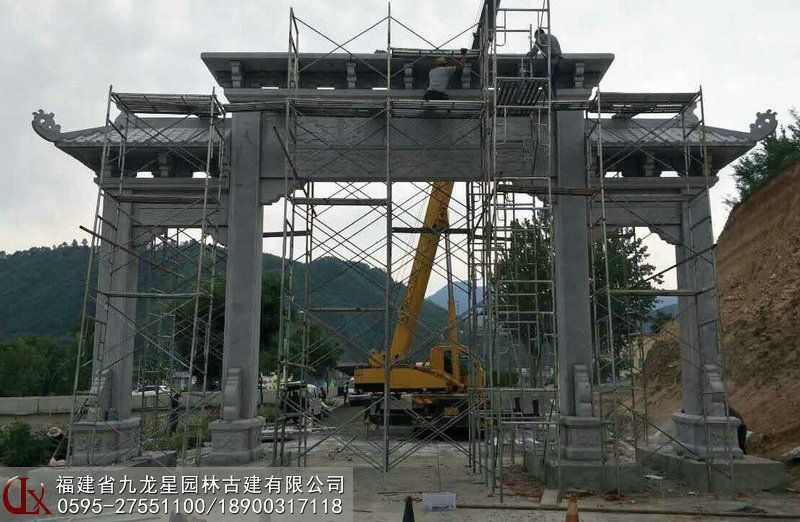 鄉(xiāng)村石牌坊